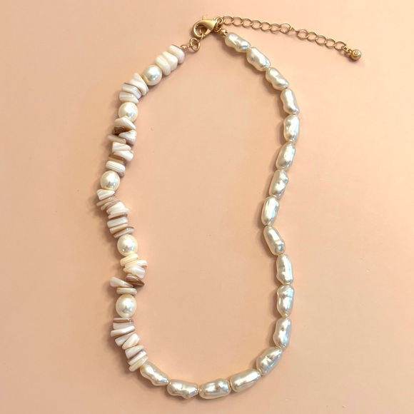 Anthropologie Pearl Shell Necklace. Brand new! - Picture 3 of 16
